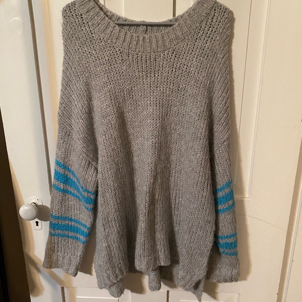 Aerie oversized Heather gray sweater size XL. Sweater only worn ONE time!